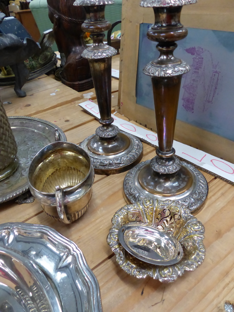 A SMALL COLLECTION OF SILVER PLATED WARES. - Image 4 of 5