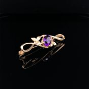 A 9ct GOLD HALLMARKED AMETHYST BAR BROOCH. LENGTH 3.8grms, WEIGHT 2.8grms.