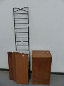 A LADDERAX TYPE SHELF UNIT. SHELF WIDTH 77CMS.