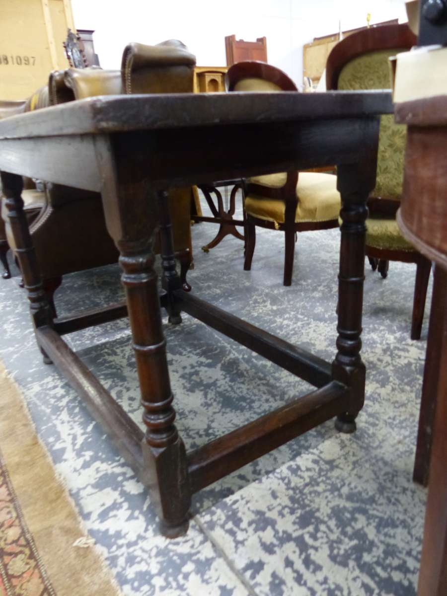A 17th.C. AND LATER OAK SIDE TABLE ON TURNED LEG WITH STRETCHER BASE. - Image 5 of 9