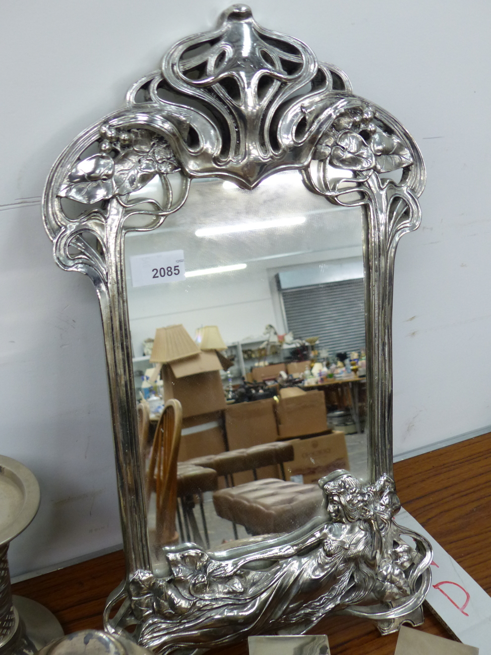 A QUANTITY OF DECORATIVE PLATED PHOTO FRAMES, MIRROR, TABLE BOXES, ETC. - Image 4 of 8