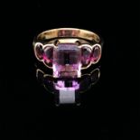 A 9ct YELLOW GOLD RHODOLITE GARNET AND AMETHYST DRESS RING FINGER SIZE N GROSS WEIGHT 3.7gms