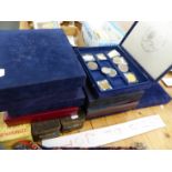 A QUANTITY OF BOXED COINS INCLUDING CROWNS, COLLECTORS MEDALLIONS, JUBILEE COMMEMORATIVES, ETC.