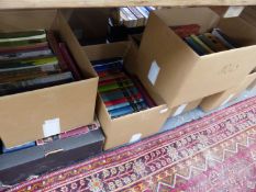 A LARGE COLLECTION OF FOLIO SOCIETY BOOKS.