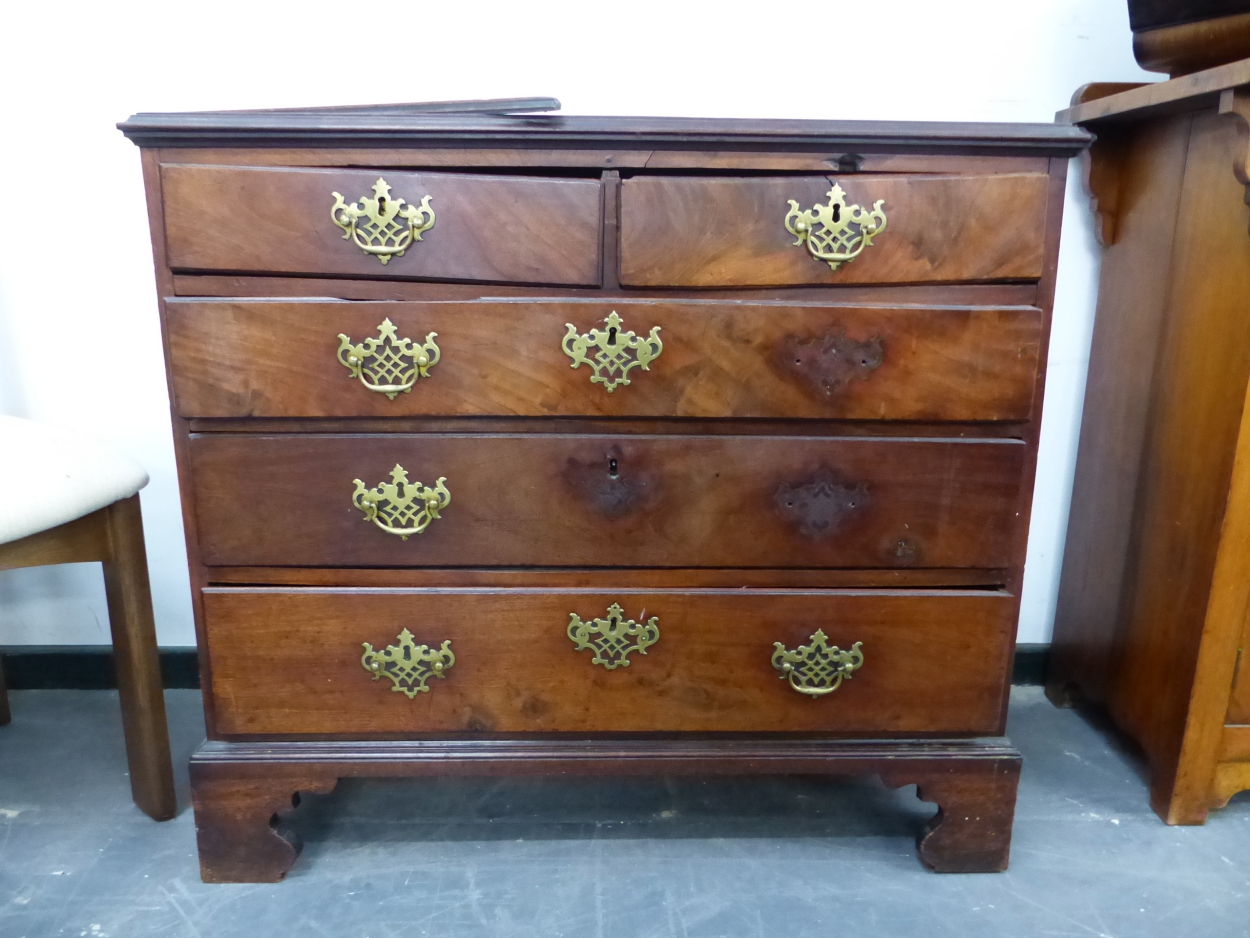 A GEORGE III MAHOGANY CHEST OF DRAWERS, W 94 X D 47 X H 94CMS