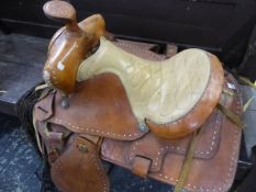 A VINTAGE WESTERN HORSE SADDLE.