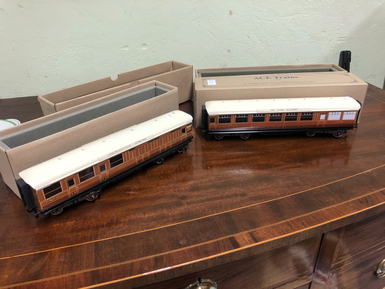 A BOXED ACE TRAINS LNER 0 GAUGE BUFFET CAR TOGETHER WITH A BOXED LNER CORRIDOR COACH