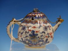 A CHINESE IMARI TEA POT WITH GILT METAL MOUNTS AND CHAINS TO THE COVER, A COVERED TALL TEA BOWL. H