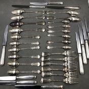A VICTORIAN SILVER HALLMARKED FIDDLE THREAD PART CUTLERY SET FOR SIX, THE ELEVEN KNIVES WITH