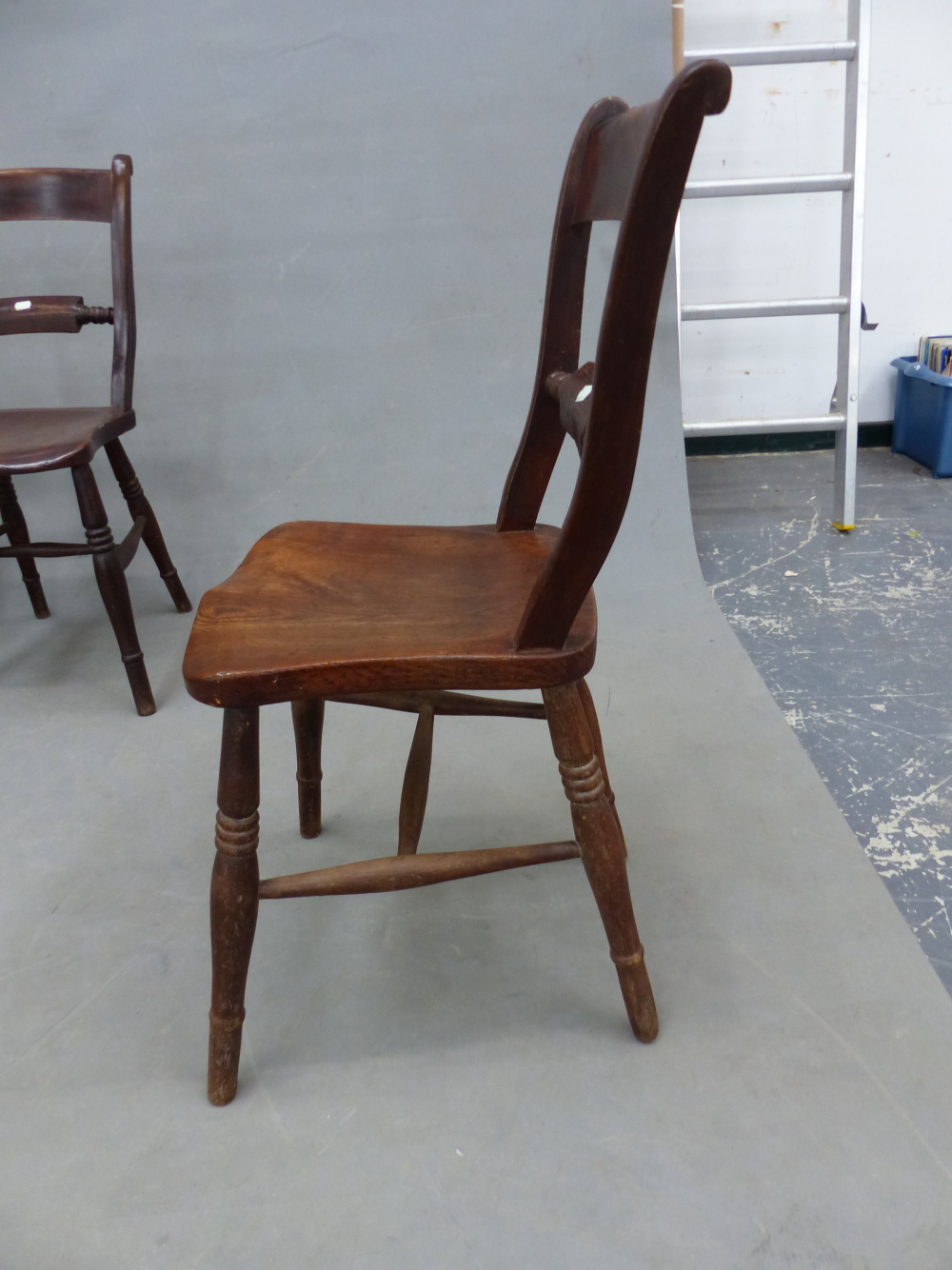 A SET OF FOUR ANTIQUE OXFORD CHAIRS WITH SADDLE SEATS AND RING TURNED BALUSTER LEGS - Image 3 of 7