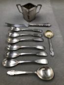 A SET OF SIX HALLMARKED SILVER TEA SPOONS FOR ALEXANDER CAMERON, DUNDEE, TOGETHER WITH A TWO FURTHER