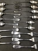 A GEORGIAN HALLMARKED SILVER PART CUTLERY SET CONSISTING OF EIGHT LARGE SPOONS, DATED 1834 FOR LEWIS