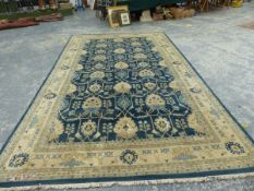 AN ORIENTAL CARPET OF SULTANABAD DESIGN, 505 X 295cm.