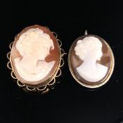 AN OVAL PORTRAIT CAMEO IN A 9ct GOLD BROOCH FRAME, TOGETHER WITH A FURTHER 900 GRADE SILVER