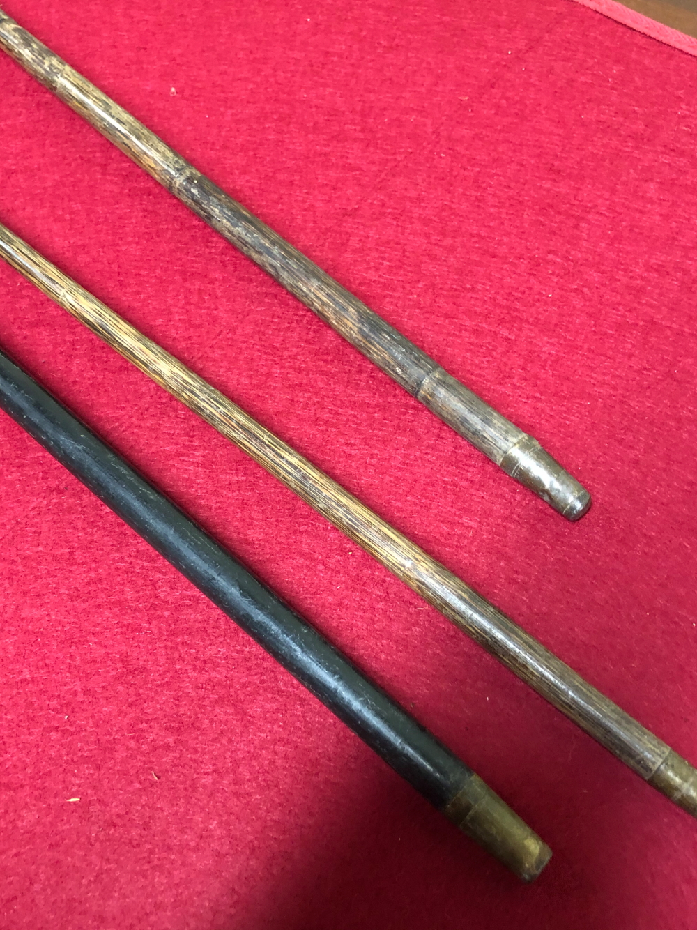 A SILVER TOPPED BLACK MALACCA WALKING CANE AND TWO BAMBOO WALKING STICKS WITH WHITE METAL MOUNTS - Image 17 of 20