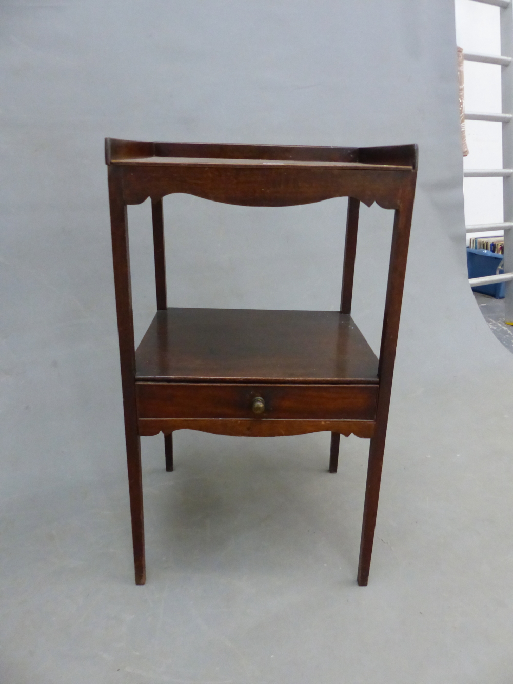 A GEORGE III AND LATER MAHOGANY WASHSTAND WITH THREE QUARTER GALLERIED TOP AND A DRAWER BELOW THE - Image 3 of 8