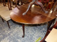 A GEORGIAN MAHOGANY OVAL DROP FLAP TABLE ON CYLINDRICAL LEGS ENDING IN PAD FEET AND CASTERS. W 105 x