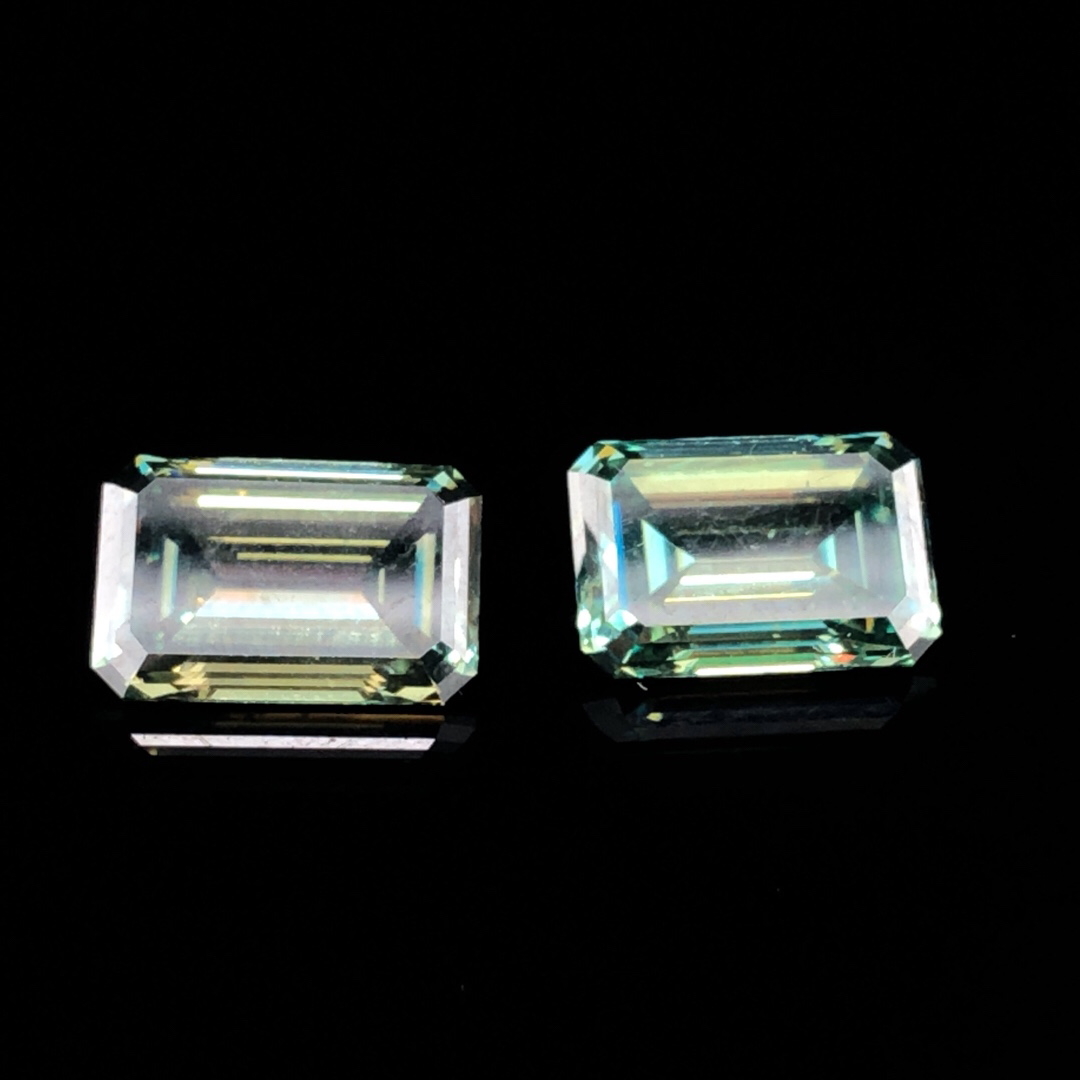 TWO SIMILAR LOOSE GREEN MOISSANITE GEMSTONES. RECTANGULAR CUT WITH CUT CORNERS. THE FIRST GREEN - Image 3 of 5