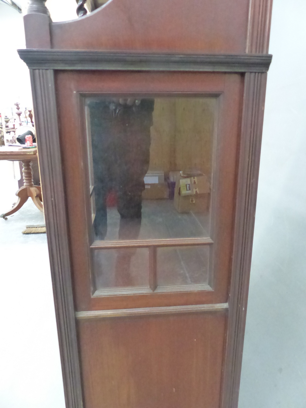 AN ARTS AND CRAFTS MORRIS STYLE MAHOGANY DISPLAY CABINET, THE TOP SHELF WITH BEVELLED GLASS MIRROR - Image 8 of 12