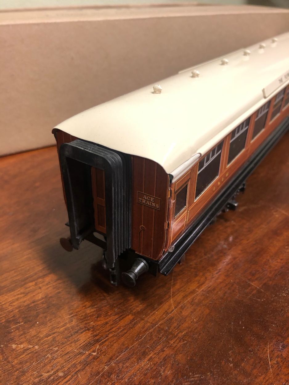 A BOXED ACE TRAINS LNER 0 GAUGE BUFFET CAR TOGETHER WITH A BOXED LNER CORRIDOR COACH - Image 5 of 11
