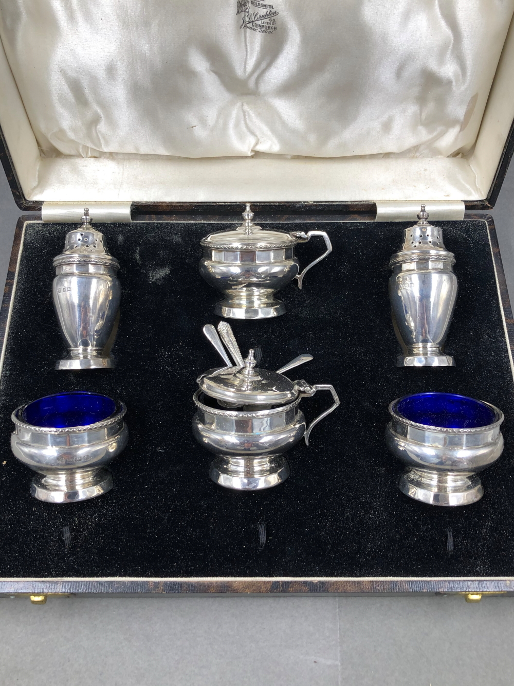 A HALLMARKED SILVER SIX PART CASED CRUET SET, DATED 1934 BIRMINGHAM FOR WILLIAM NEAL, COMPLETE - Image 5 of 15