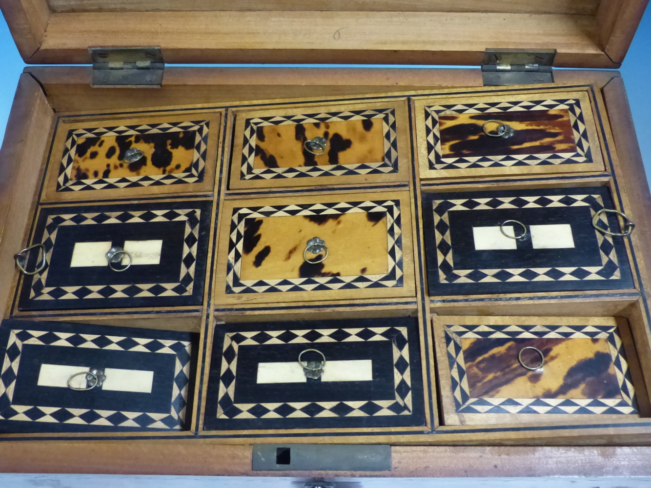 A 19th C. INDIAN TORTOISESHELL SPICE BOX, THE VENEERS ON THE RECTANGULAR LID DIVIDED BY EBONY AND - Image 21 of 21