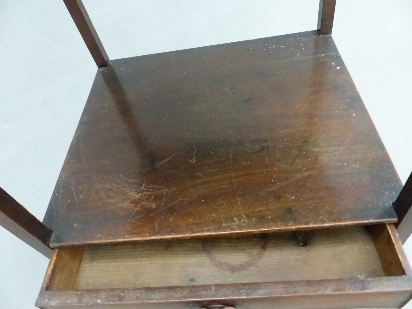 A GEORGE III AND LATER MAHOGANY WASHSTAND WITH THREE QUARTER GALLERIED TOP AND A DRAWER BELOW THE - Image 4 of 8
