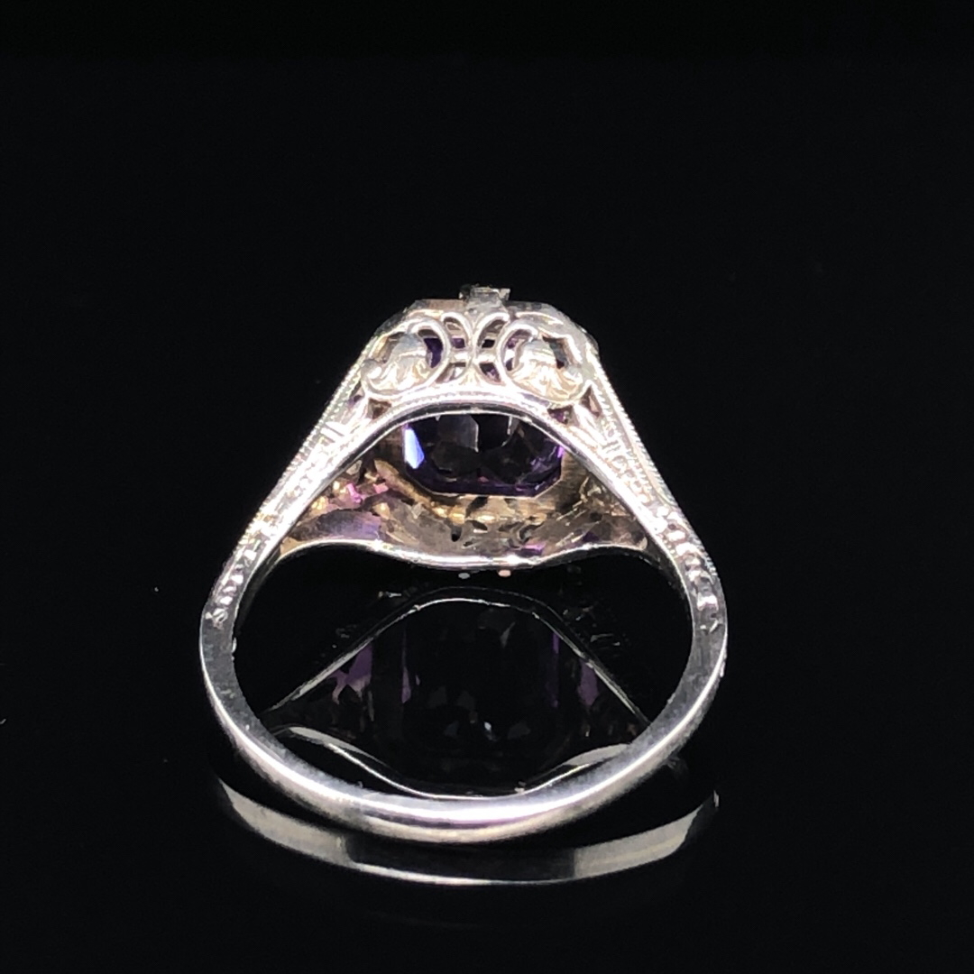 AN 18ct WHITE GOLD AND AMETHYST EDWARDIAN FILIGREE RING. INSIDE SHANK STAMPED A STAR 18K. FINGER - Image 2 of 4