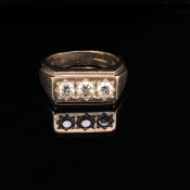 A VINTAGE 9ct YELLOW GOLD THREE STONE DIAMOND GYPSY SET RING. ESTIMATED APPROX DIAMOND WEIGHT 1.