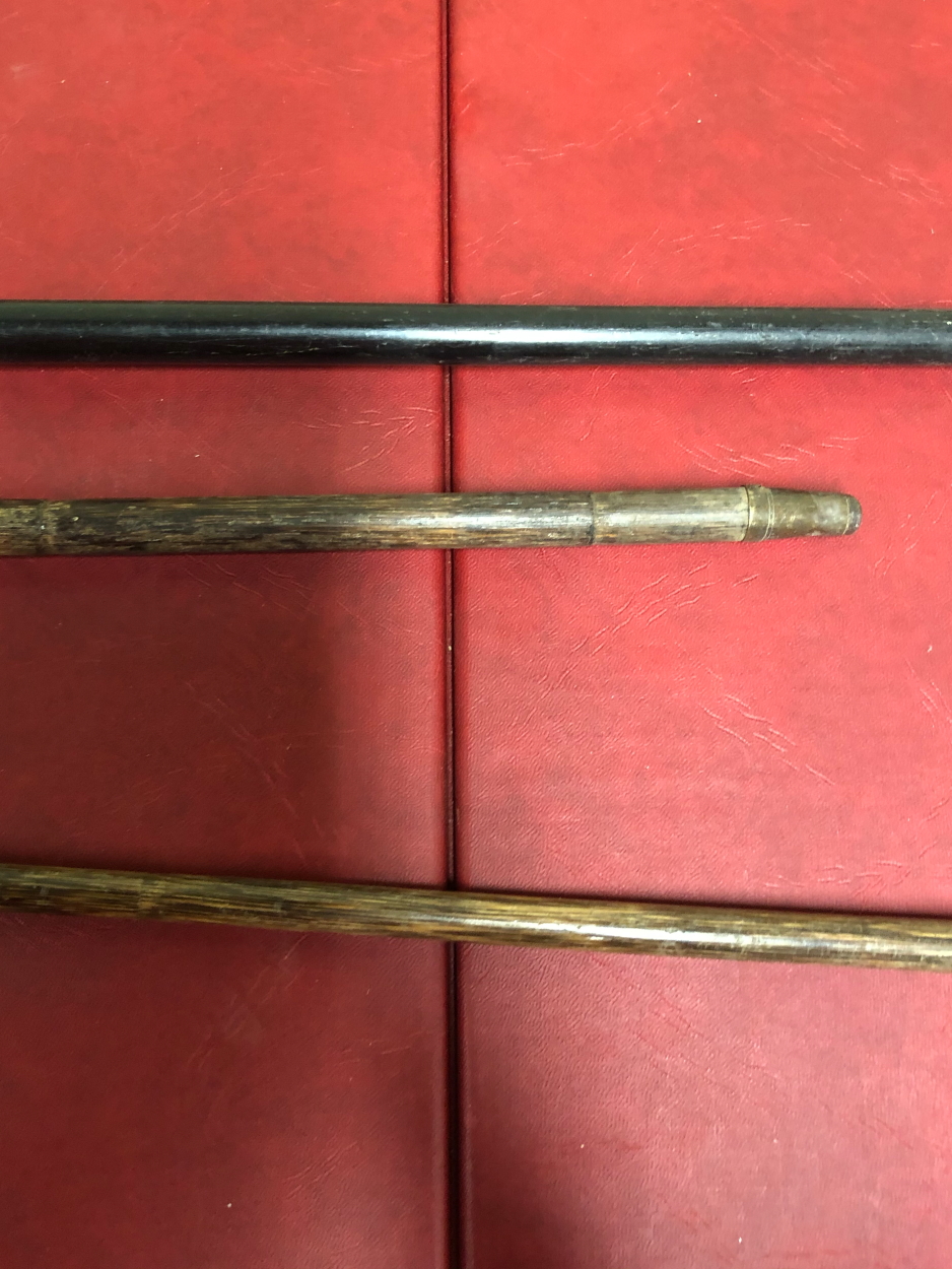 A SILVER TOPPED BLACK MALACCA WALKING CANE AND TWO BAMBOO WALKING STICKS WITH WHITE METAL MOUNTS - Image 5 of 20