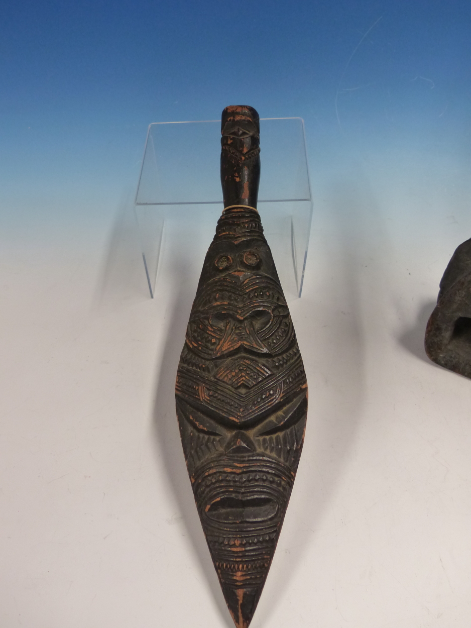 A MAORI CEREMONIAL CARVED WOOD WAHAIKA. 33.5cms. A WOODEN BLADE SHAPE CHIP CARVED OPPOSITE THE - Image 7 of 20