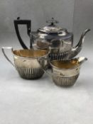 AN EDWARDIAN HALLMARKED SILVER THREE PIECE TEA SERVICE DATED 1905 SHEFFIELD FOR WALKER AND HALL ,