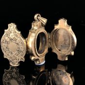 A THREE FOLD VINTAGE GILDED AND ENGRAVED FOUR PHOTO DOUBLE SIDED LOCKET, LENGTH INCLUDING BALE 3.