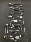 VARIOUS ASSORTED SILVER CUTLERY TO INCLUDE A GEORGIAN LONG CONDIMENT SPOON, AN UNUSUAL MEDICINE