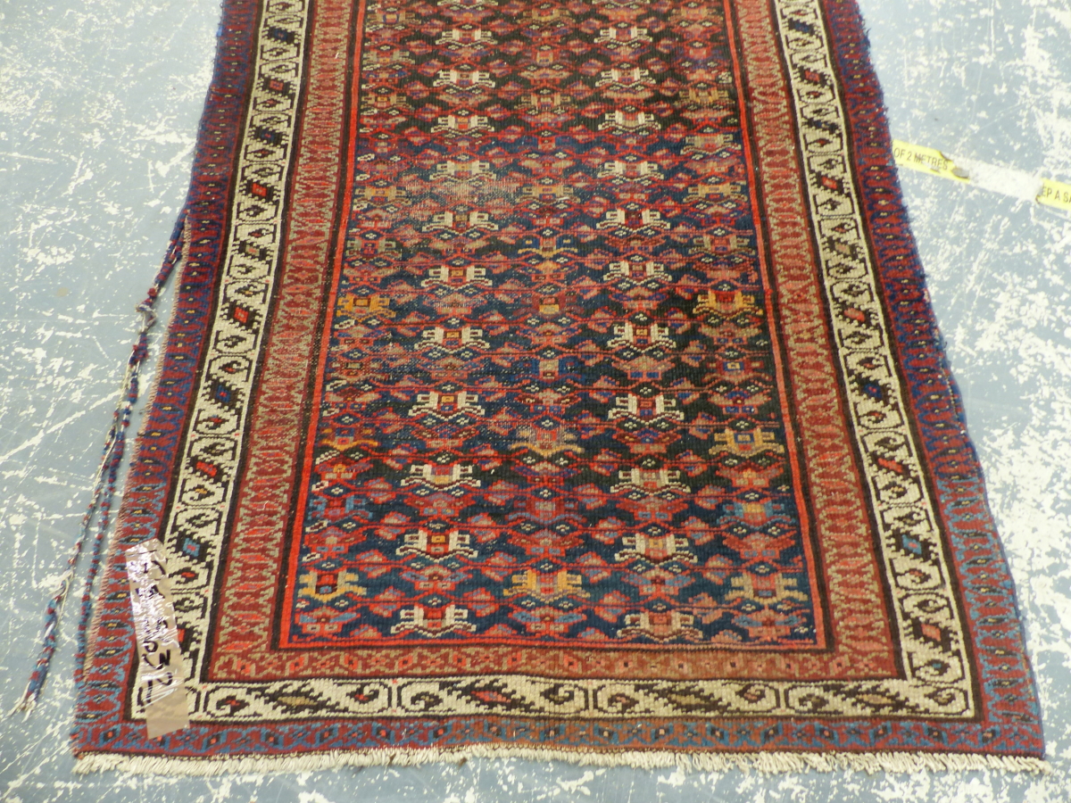 AN ANTIQUE PERSIAN TRIBAL RUNNER, 430 X 115cm. - Image 3 of 22