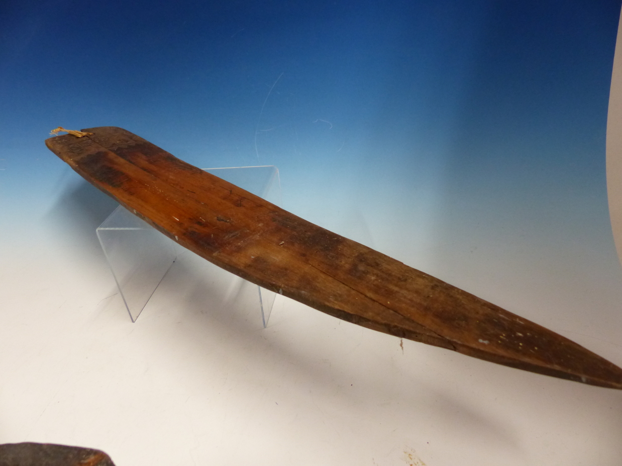 A MAORI CEREMONIAL CARVED WOOD WAHAIKA. 33.5cms. A WOODEN BLADE SHAPE CHIP CARVED OPPOSITE THE - Image 17 of 20