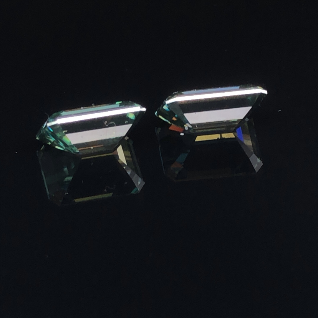 TWO SIMILAR LOOSE GREEN MOISSANITE GEMSTONES. RECTANGULAR CUT WITH CUT CORNERS. THE FIRST GREEN - Image 2 of 5