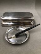 A HALLMARKED SILVER DOUBLE INKWELL WITH COVER AND LOADED BASE DATED 1902 LONDON, TOGETHER WITH A