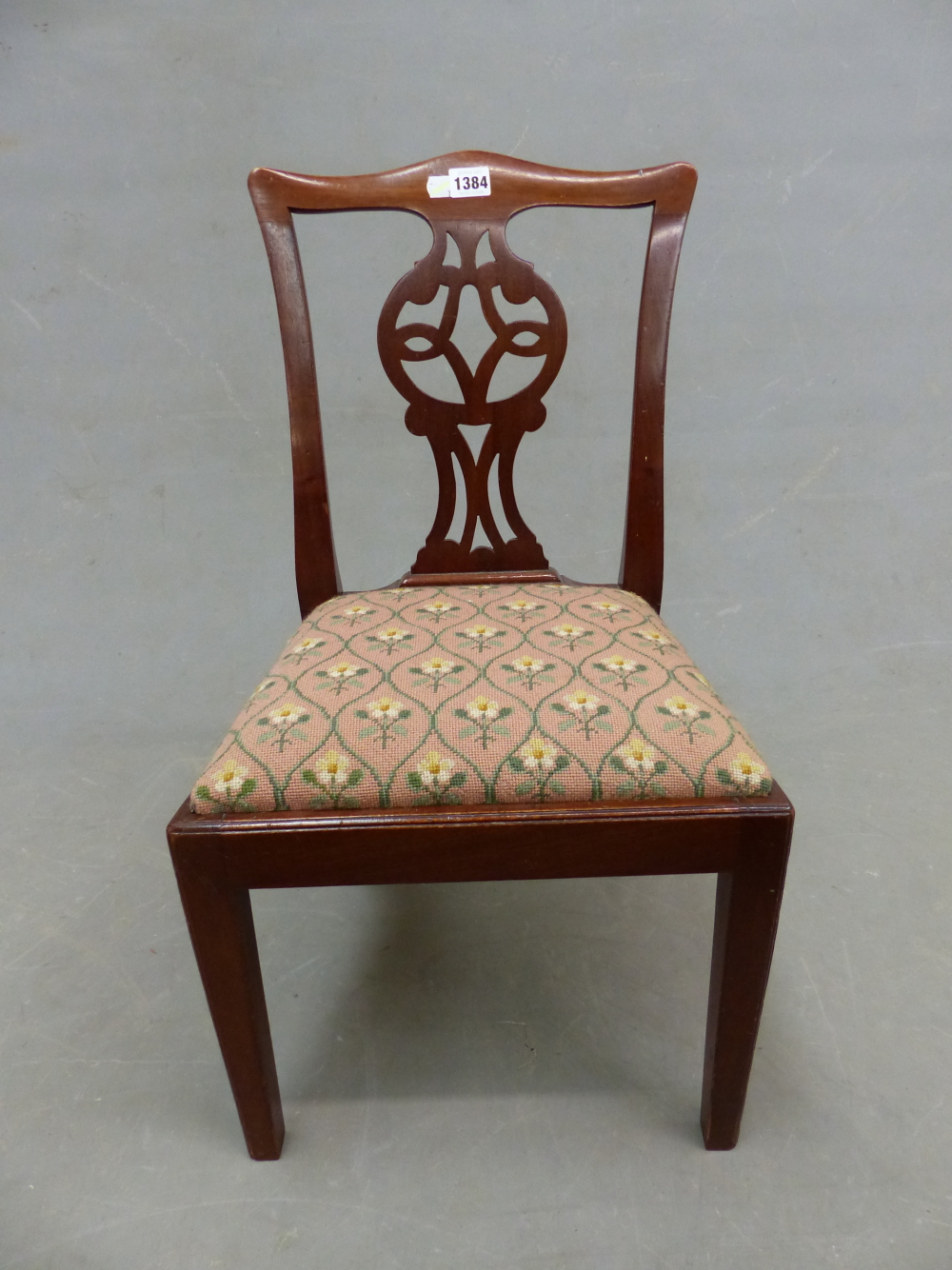 A CHILD'S CHIPPENDALE STYLE MAHOGANY DINING CHAIR WITH SERPENTINE TOP RAIL, PIERCED BALUSTER SPLAT - Image 2 of 7
