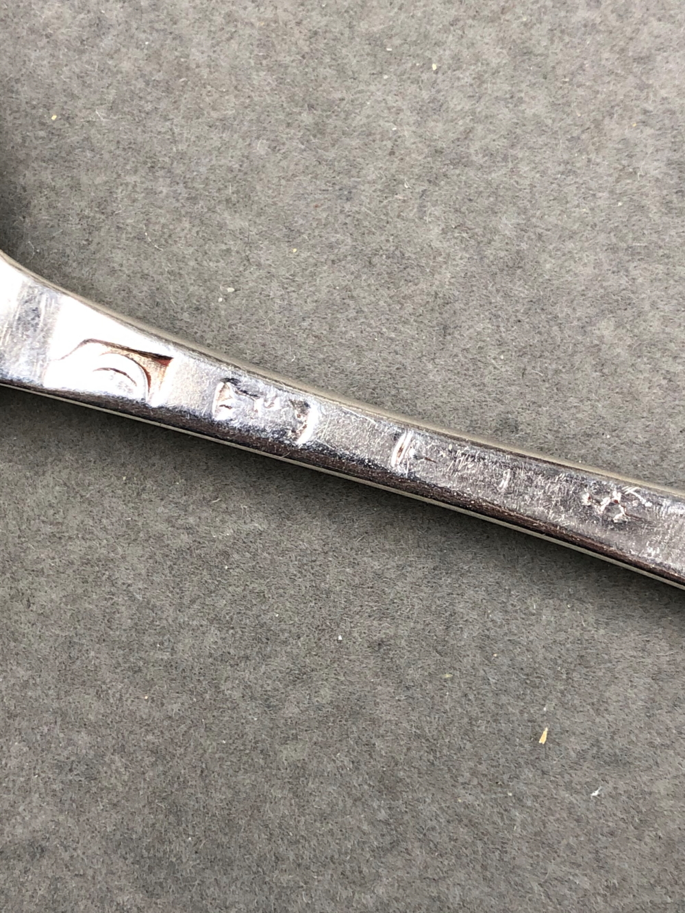 FOUR EARLY 18th CENTURY HALLMARKED SILVER (MARKS RUBBED) SERVING SPOONS, ONE MAKERS MARK - Image 7 of 20