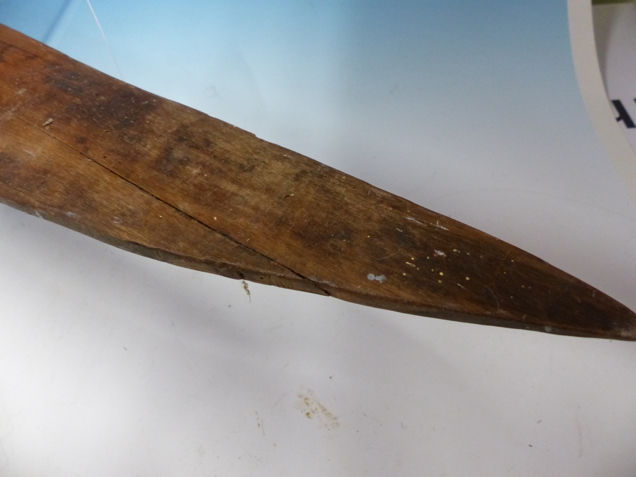 A MAORI CEREMONIAL CARVED WOOD WAHAIKA. 33.5cms. A WOODEN BLADE SHAPE CHIP CARVED OPPOSITE THE - Image 20 of 20