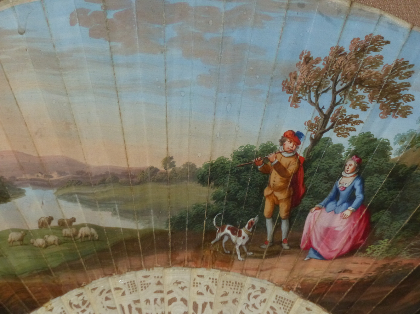 A FRAMED FAN WITH THE LEAF PAINTED WITH A FLAUTIST ENTERTAINING A LADY SEATED BEFORE SHEEP GRAZING - Image 4 of 7