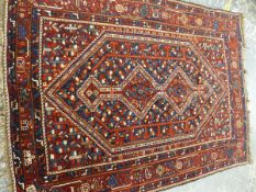 AN ANTIQUE PERSIAN SHIRAZ RUG, 202 X 162cm