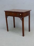 AN 18th C. MAHOGANY SIDE TABLE WITH SINGLE DRAWER ABOVE PIERCED BRACKETS JOINING THE CANTED SQUARE