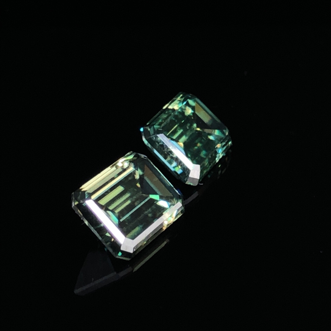 TWO SIMILAR LOOSE GREEN MOISSANITE GEMSTONES. RECTANGULAR CUT WITH CUT CORNERS. THE FIRST GREEN - Image 4 of 5