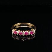 AN 18ct YELLOW GOLD FOUR STONE RUBY AND TEN STONE DIAMOND HALF ETERNITY RING, FINGER SIZE P.