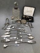SILVER HALLMARKED ITEMS TO INCLUDE TEA AND CONDIMENT SPOONS, TWO SMALL CAKE FORKS, SUGAR NIPS,
