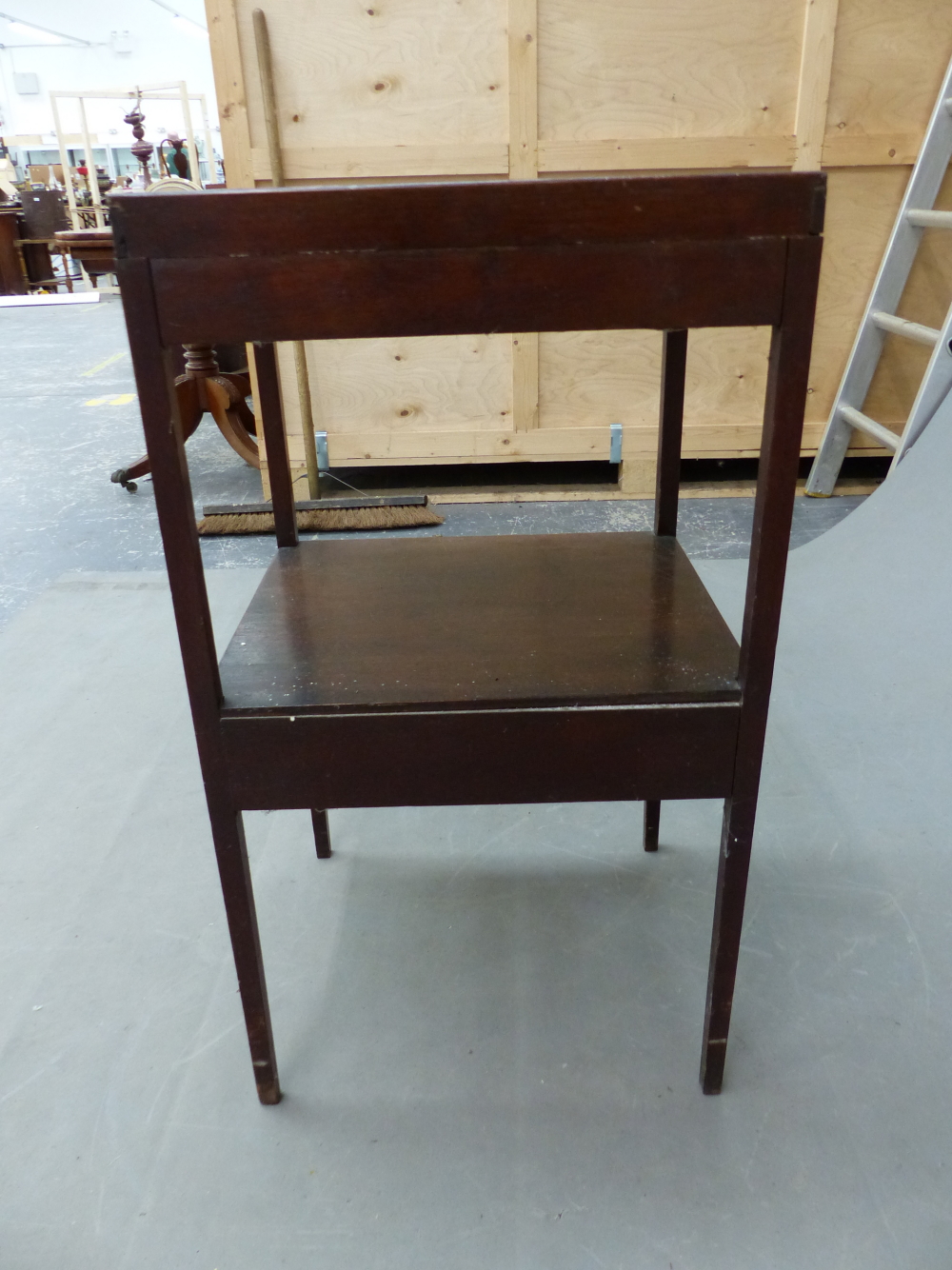 A GEORGE III AND LATER MAHOGANY WASHSTAND WITH THREE QUARTER GALLERIED TOP AND A DRAWER BELOW THE - Image 7 of 8