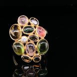 A 14ct YELLOW GOLD DIAMOND AND MULTI STONE CABOCHON GEMSTONE RING COMPRISING OF ELEVEN OVAL AND