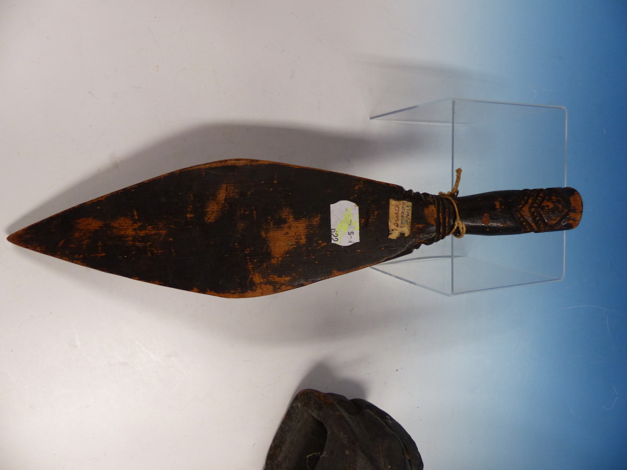 A MAORI CEREMONIAL CARVED WOOD WAHAIKA. 33.5cms. A WOODEN BLADE SHAPE CHIP CARVED OPPOSITE THE - Image 14 of 20